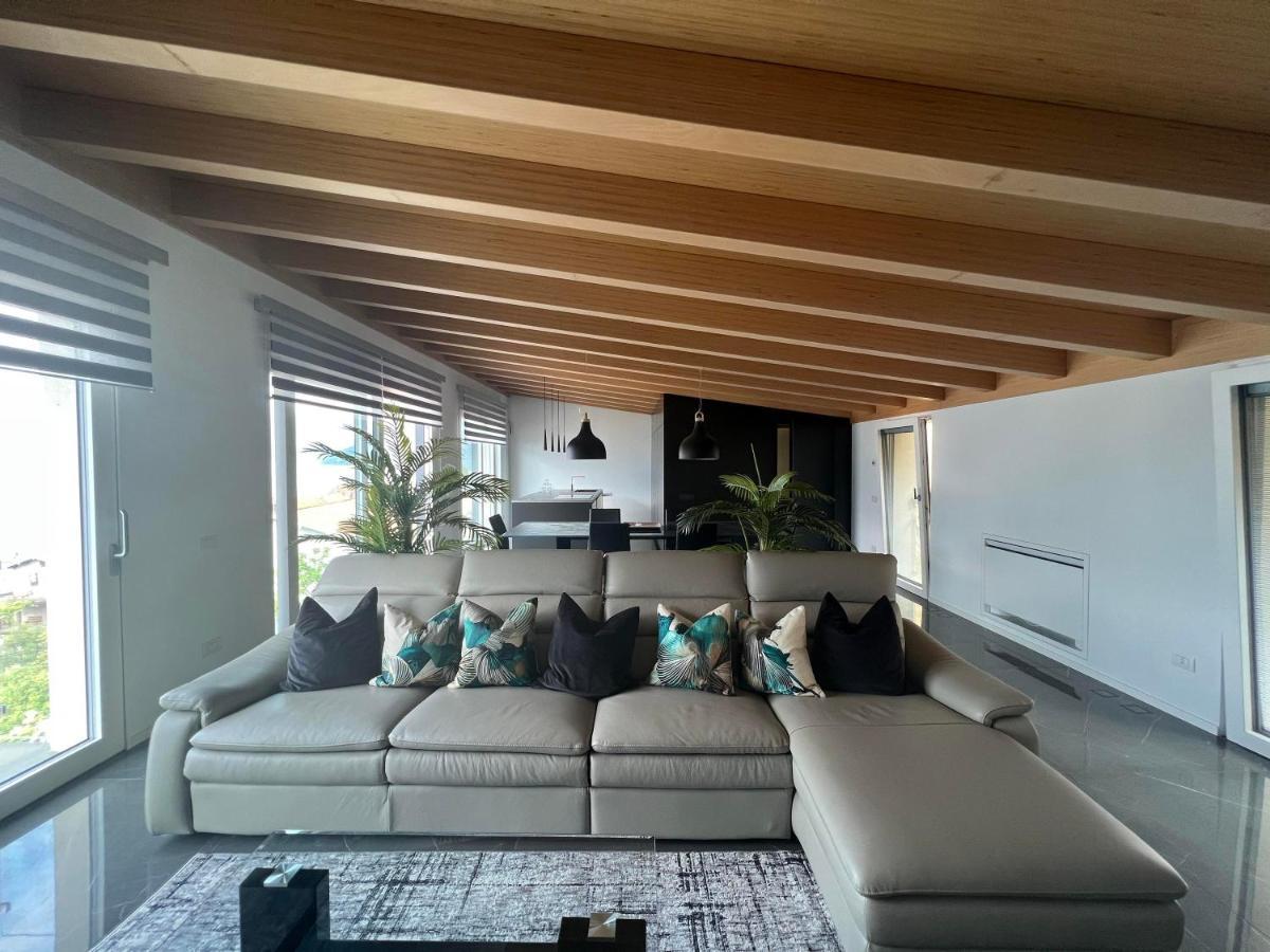 Luxury Lakefront Penthouse Lezzeno Esterno foto