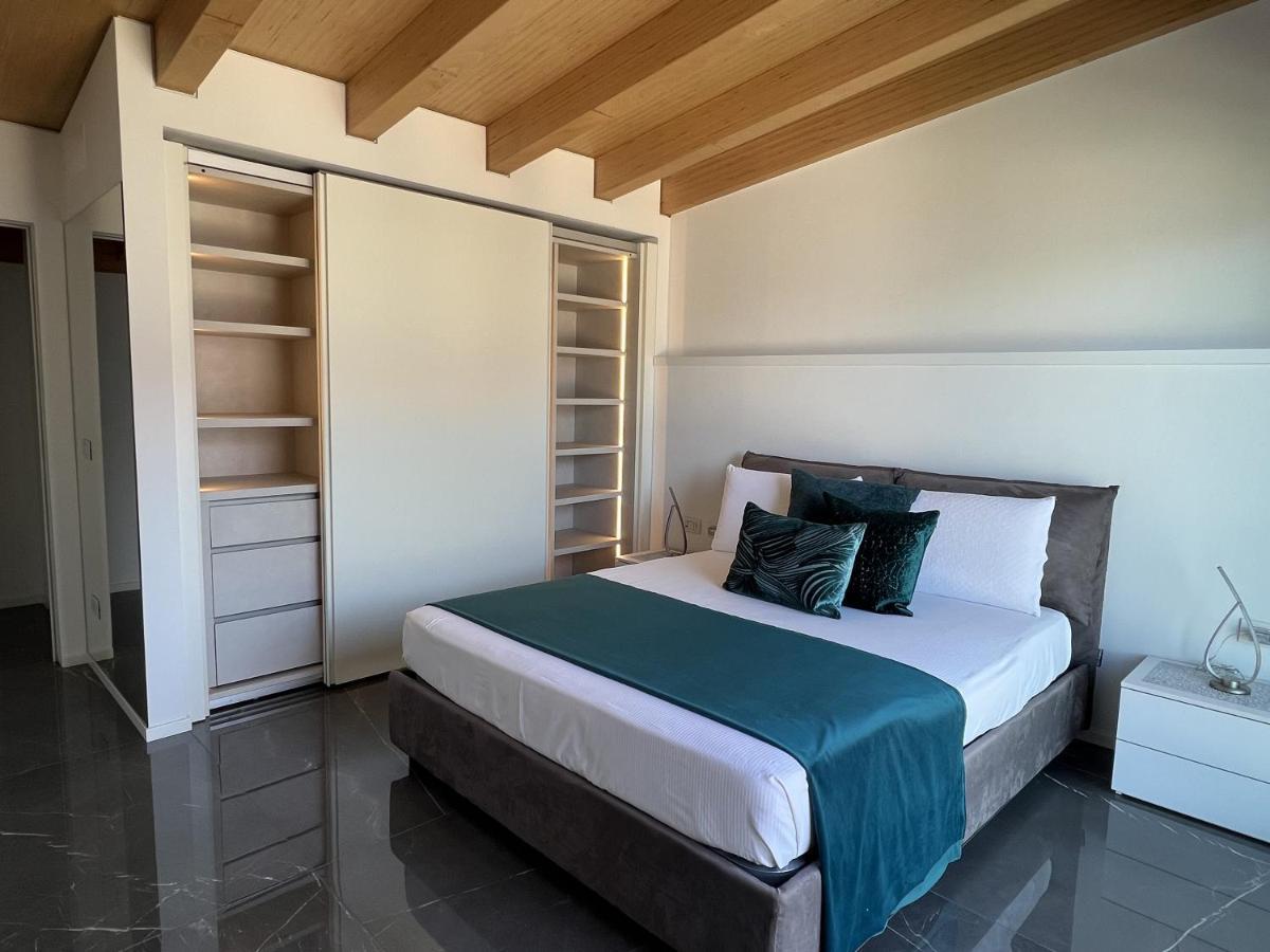 Luxury Lakefront Penthouse Lezzeno Esterno foto
